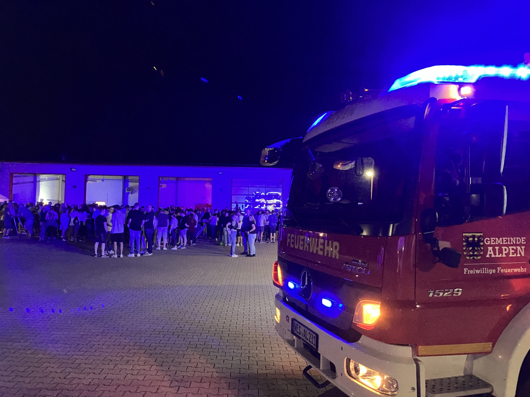 Blaulichtparty in Menzelen – Freiwillige Feuerwehr Alpen